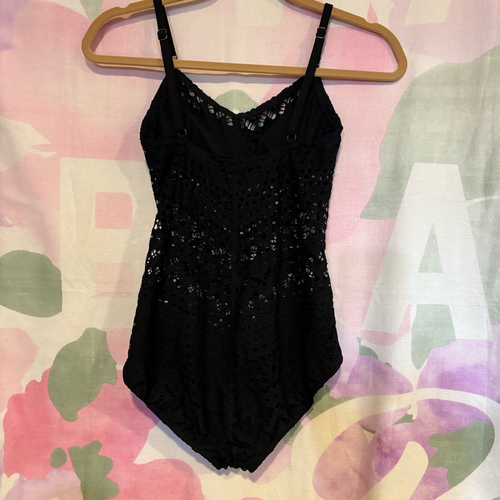 Robin Piccone Black Crochet Sexy Lace One Piece EUC Swimsuit Size 4 Cutouts Cute - Picture 3 of 9